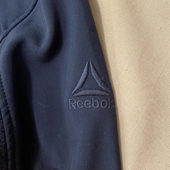 Reebok Lightweight Zip-up Jacket - Picture 2 of 4